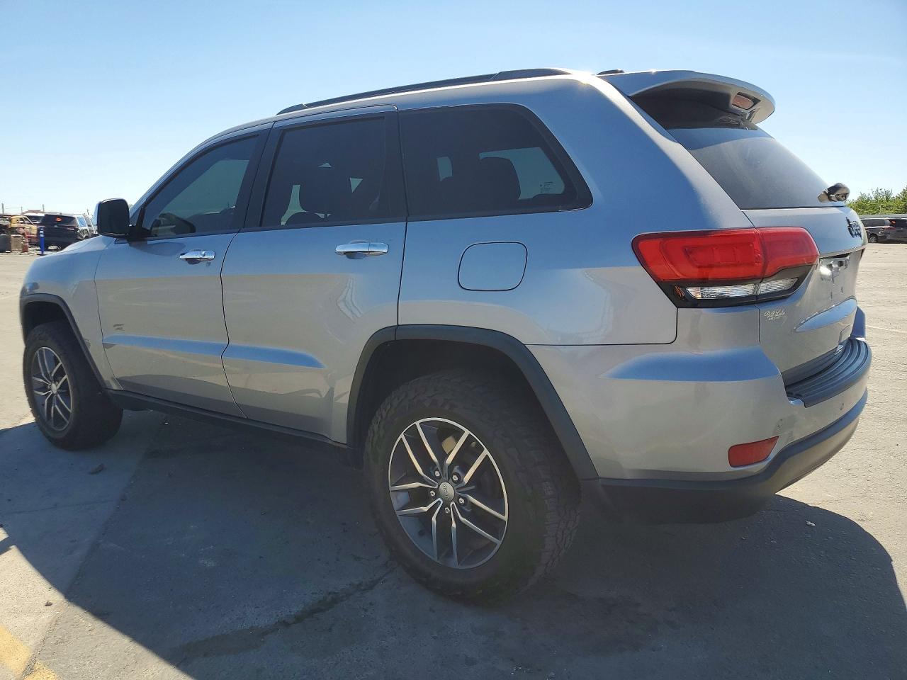 2017 Jeep Grand cher VIN 1C4RJEBG9HC717258 photo 2