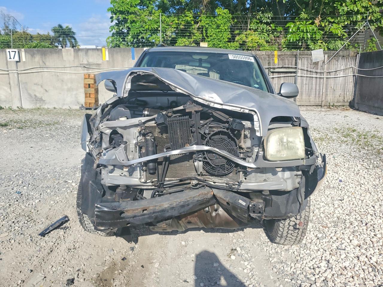 2002 Toyota Sequoia VIN 5TDZT34A52S061556 photo 5