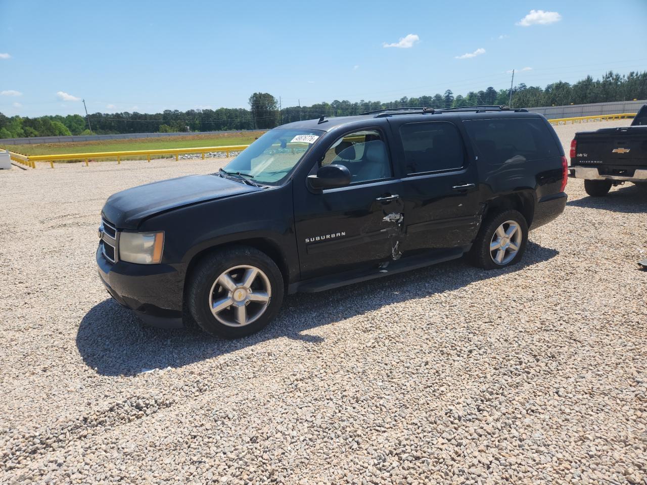 2011 Chevrolet Suburban VIN 1GNSCJE0XBR111112 photo 1