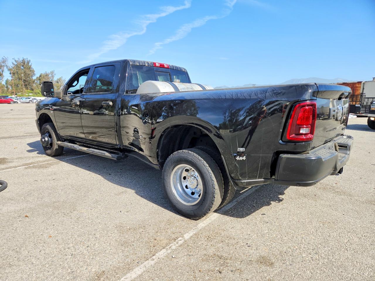 2025 Ram 3500 VIN 3C63RRGL6SG554625 photo 2