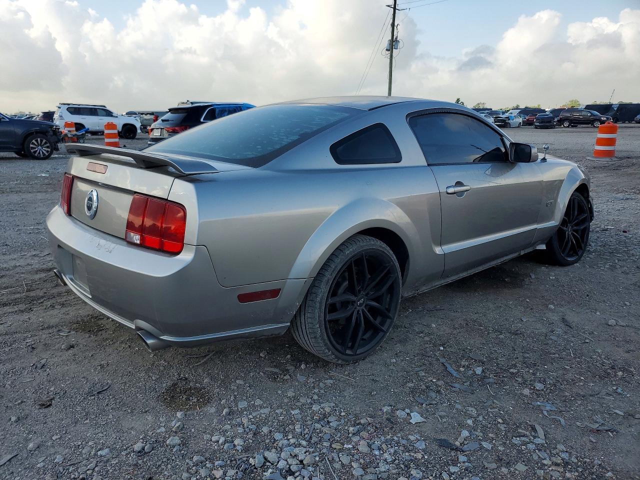 2008 Ford Mustang VIN 1ZVHT82H485176413 photo 3