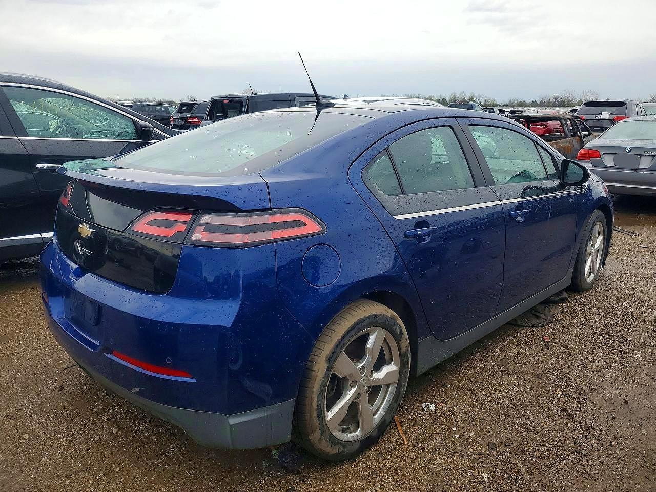 2012 Chev Volt VIN 1G1RB6E4XCU107434 photo 3