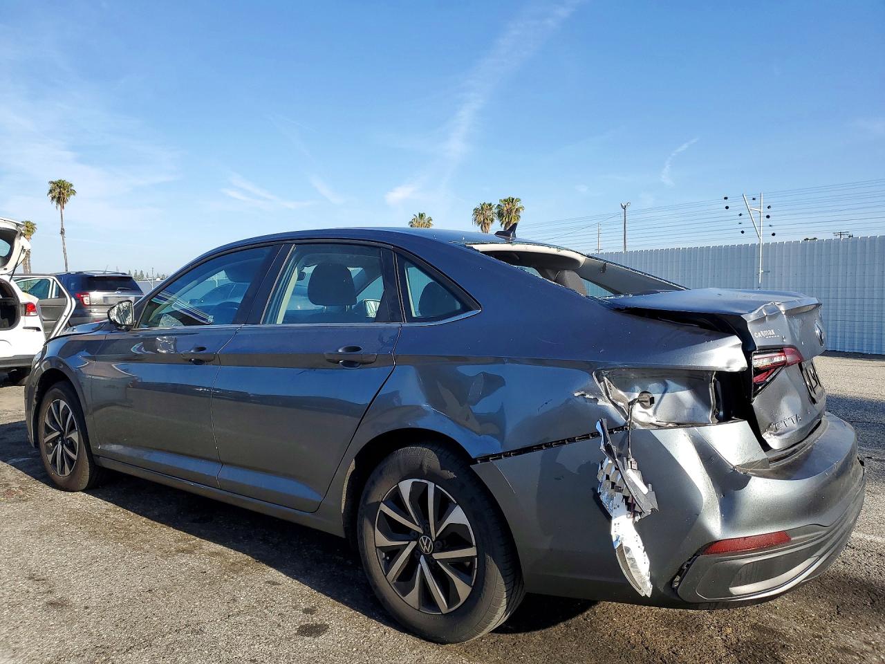 2023 VOLKSWAGEN Jetta VIN 3VW5M7BU6PM035388 photo 2