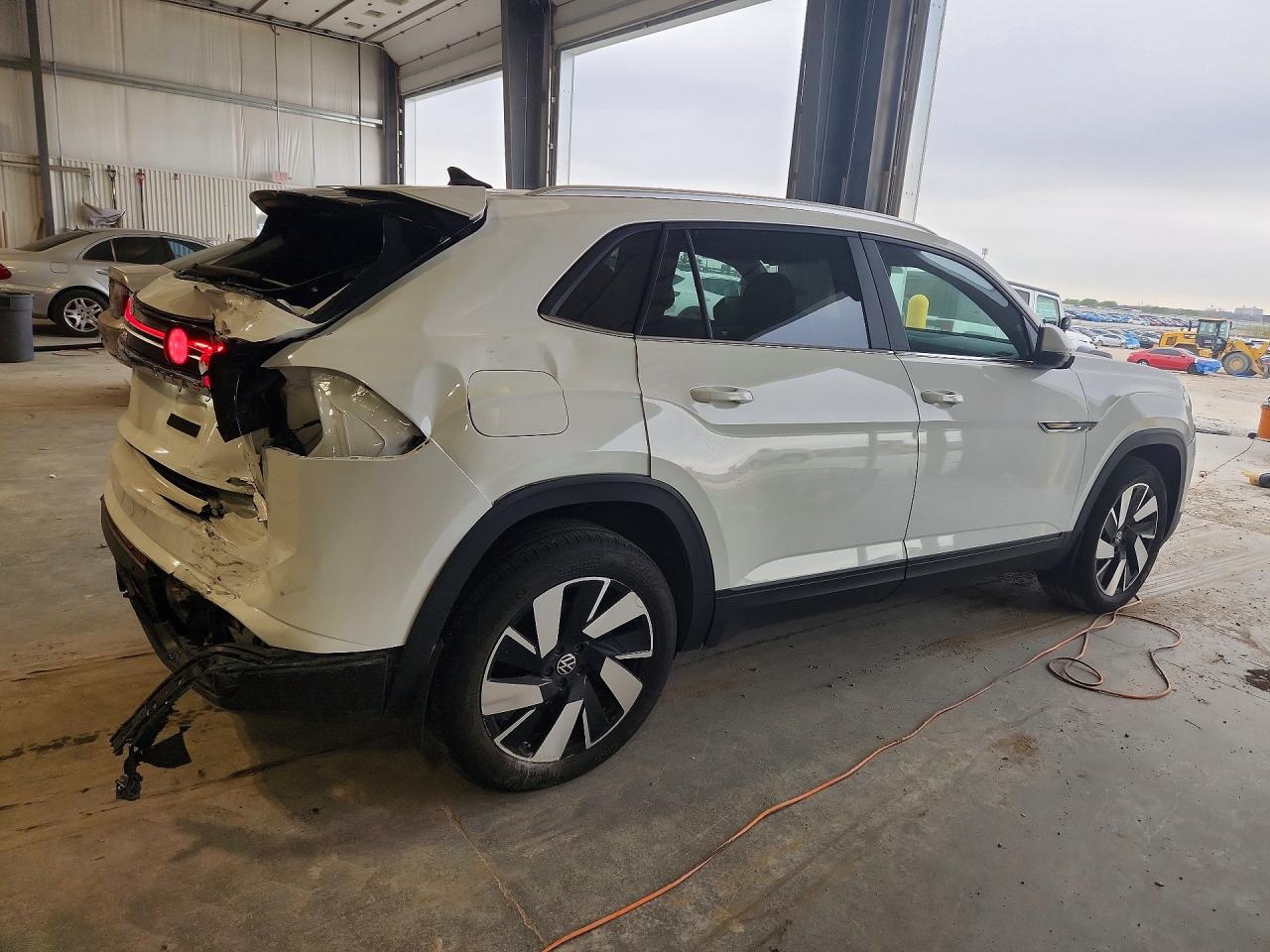 2024 Volkswagen Atlas VIN 1V2KE2CA2RC253180 photo 3