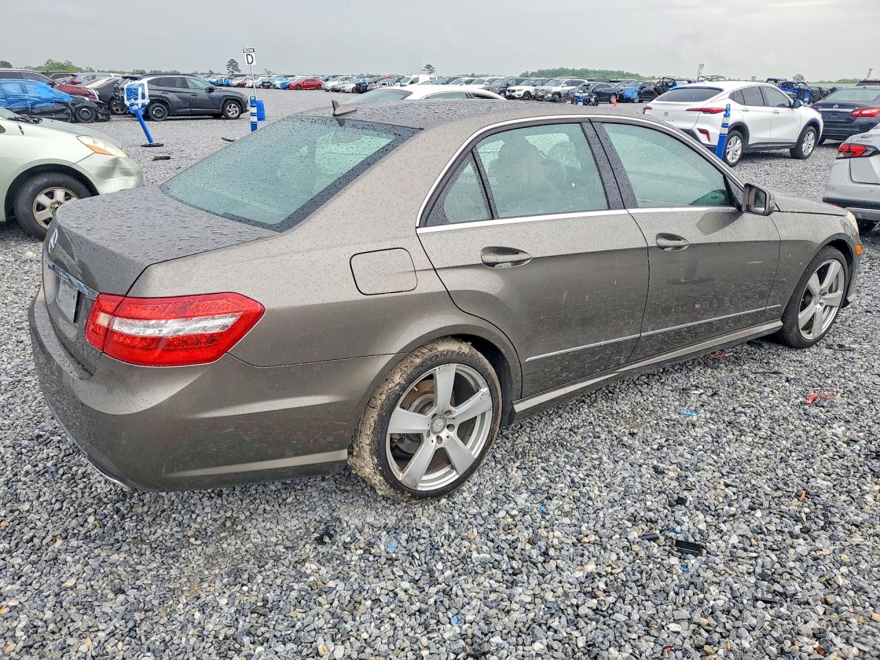 2010 MERCEDES-BENZ E-class VIN WDDHF5GB6AA048691 photo 3