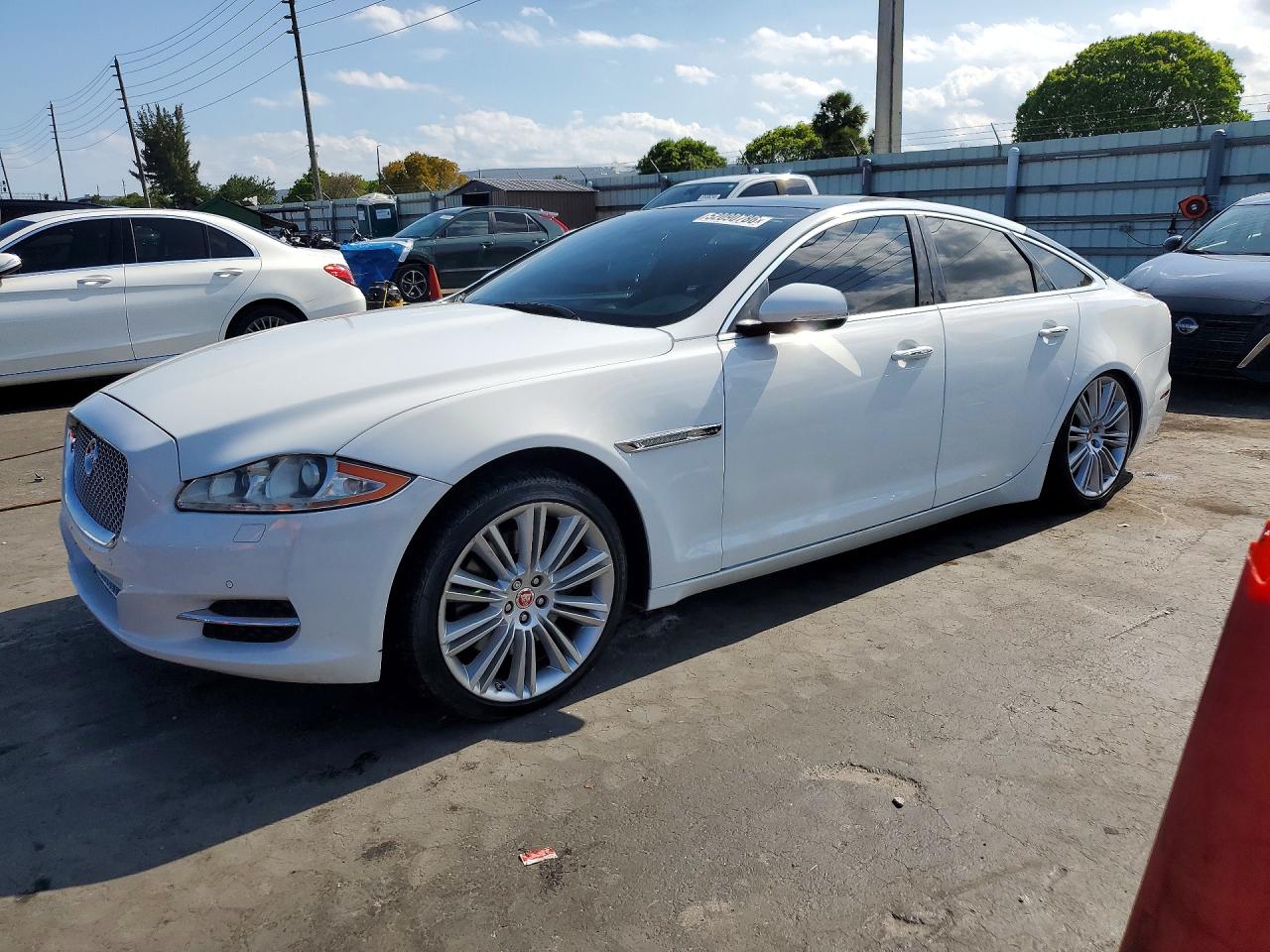 2014 Jaguar Xj VIN SAJWA1CZ0E8V71540 photo 1