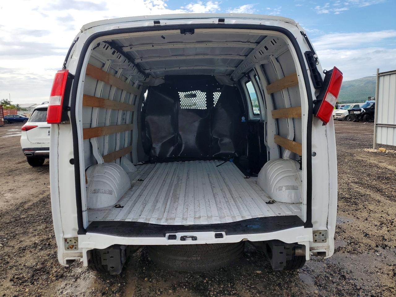 2025 Chevrolet Express VIN 1GCWGAFP2S1160118 photo 6