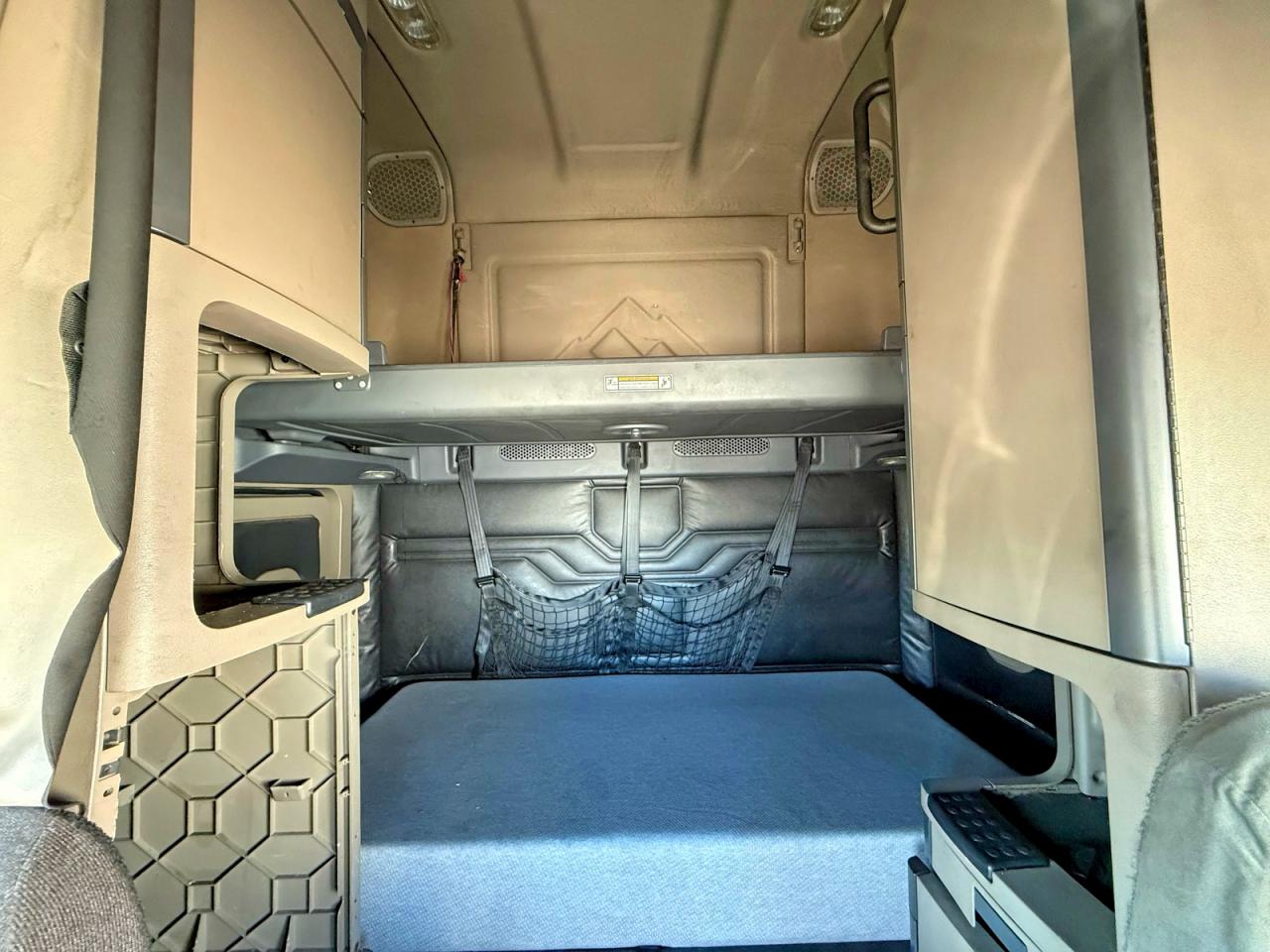 2018 FREIGHTLINER All other VIN 1FUJGLDR6JLHF2531 photo 6