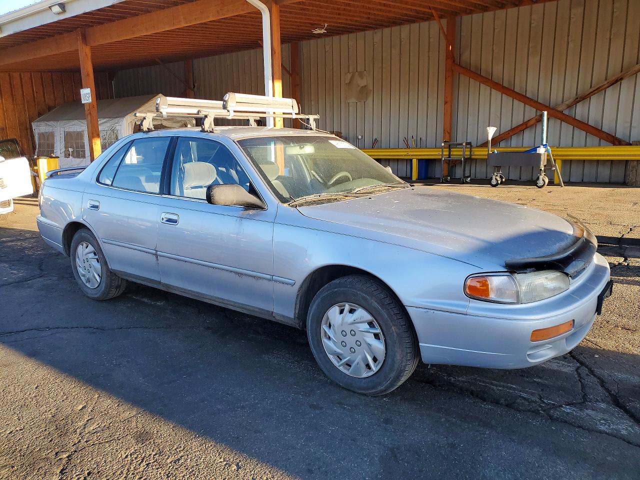 1996 TOYOTA Camry VIN JT2BG12K9T0385631 photo 4