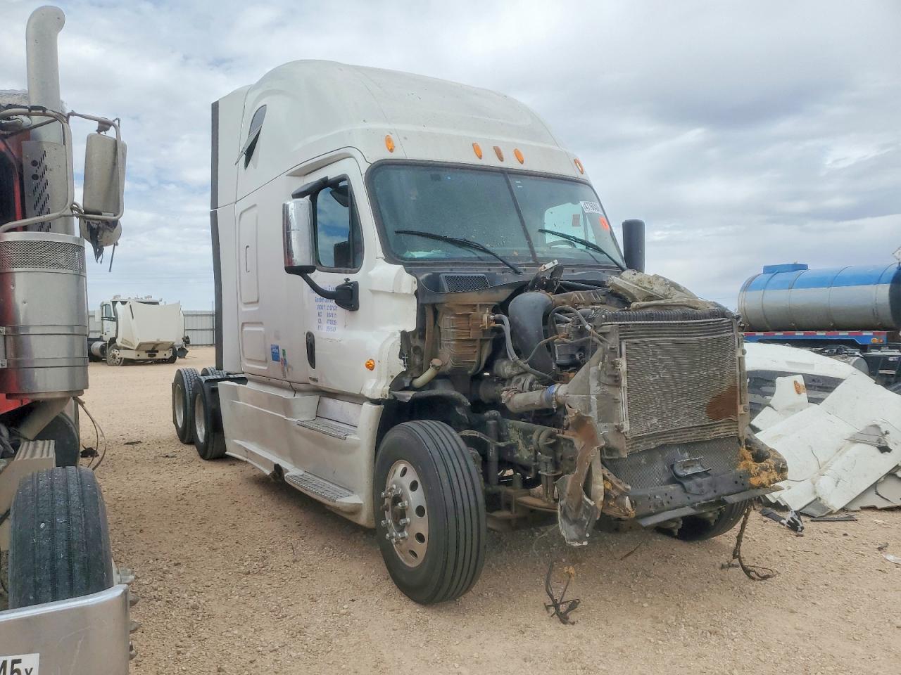 2015 FREIGLINER All other VIN 3AKJGLD51FSGF9151 photo 1