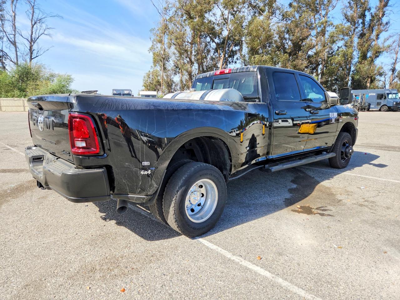 2025 Ram 3500 VIN 3C63RRGL6SG554625 photo 3
