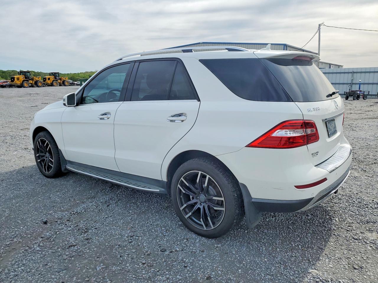 2015 Mercedes-Benz M-class VIN 4JGDA5HB4FA534134 photo 2
