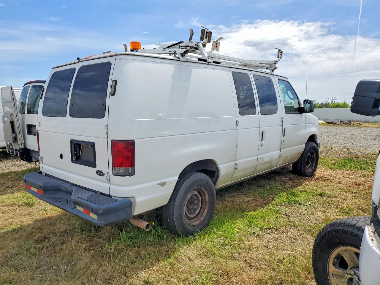 2011 Ford Econoline VIN 1FTNE2EL8BDA16268 photo 3