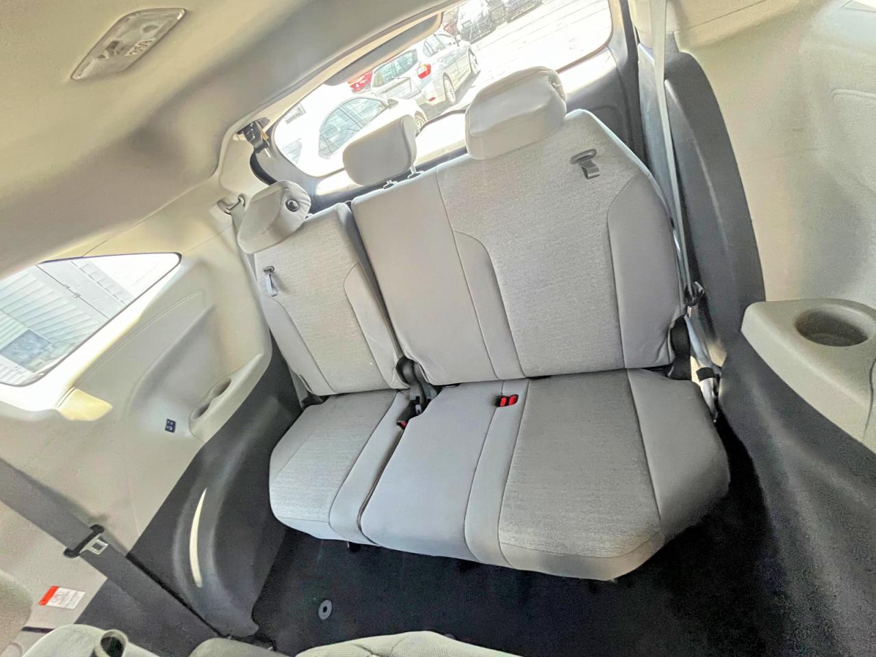 2024 Toyota Sienna VIN 5TDKSKFC5RS119205 photo 6