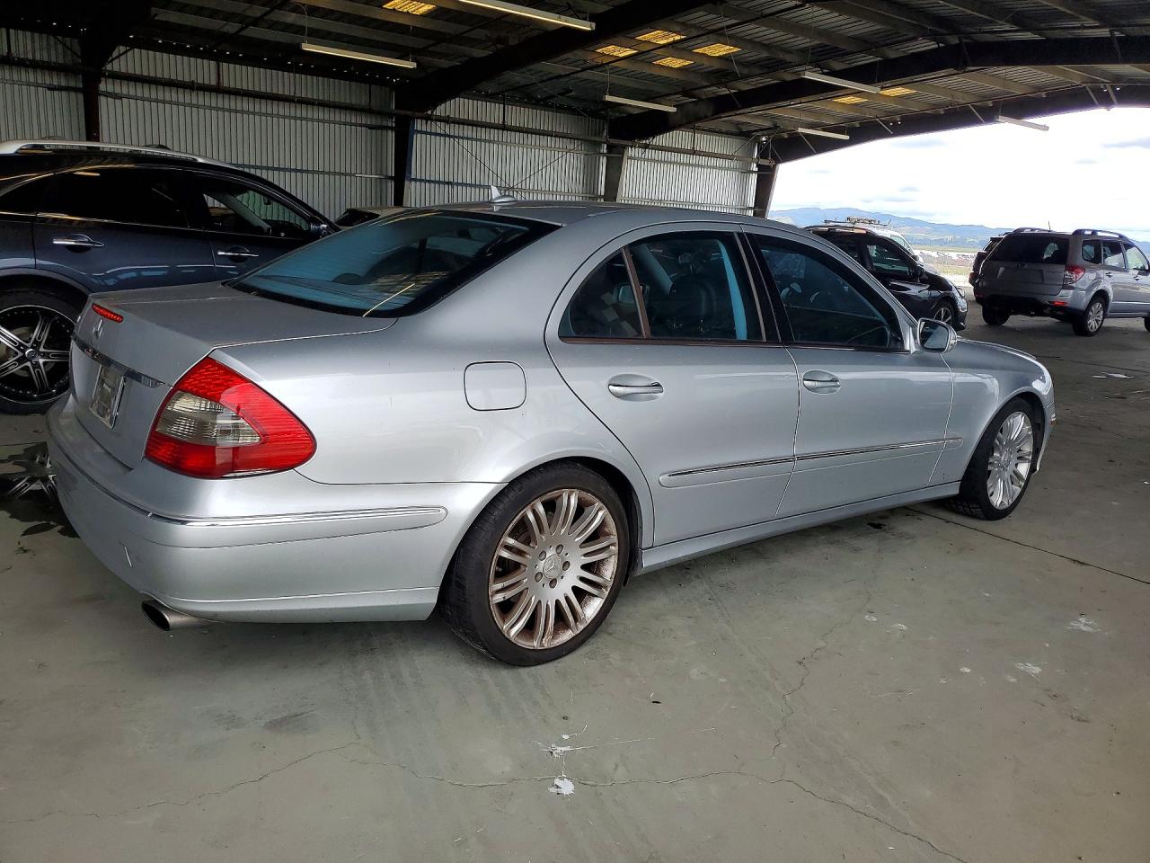 2008 Mercedes-Benz E-class VIN WDBUF56X78B297901 photo 3