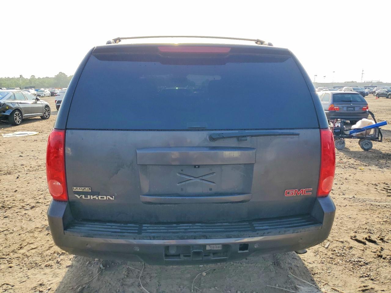 2010 GMC Yukon VIN 1GKMCCE31AR217720 photo 6
