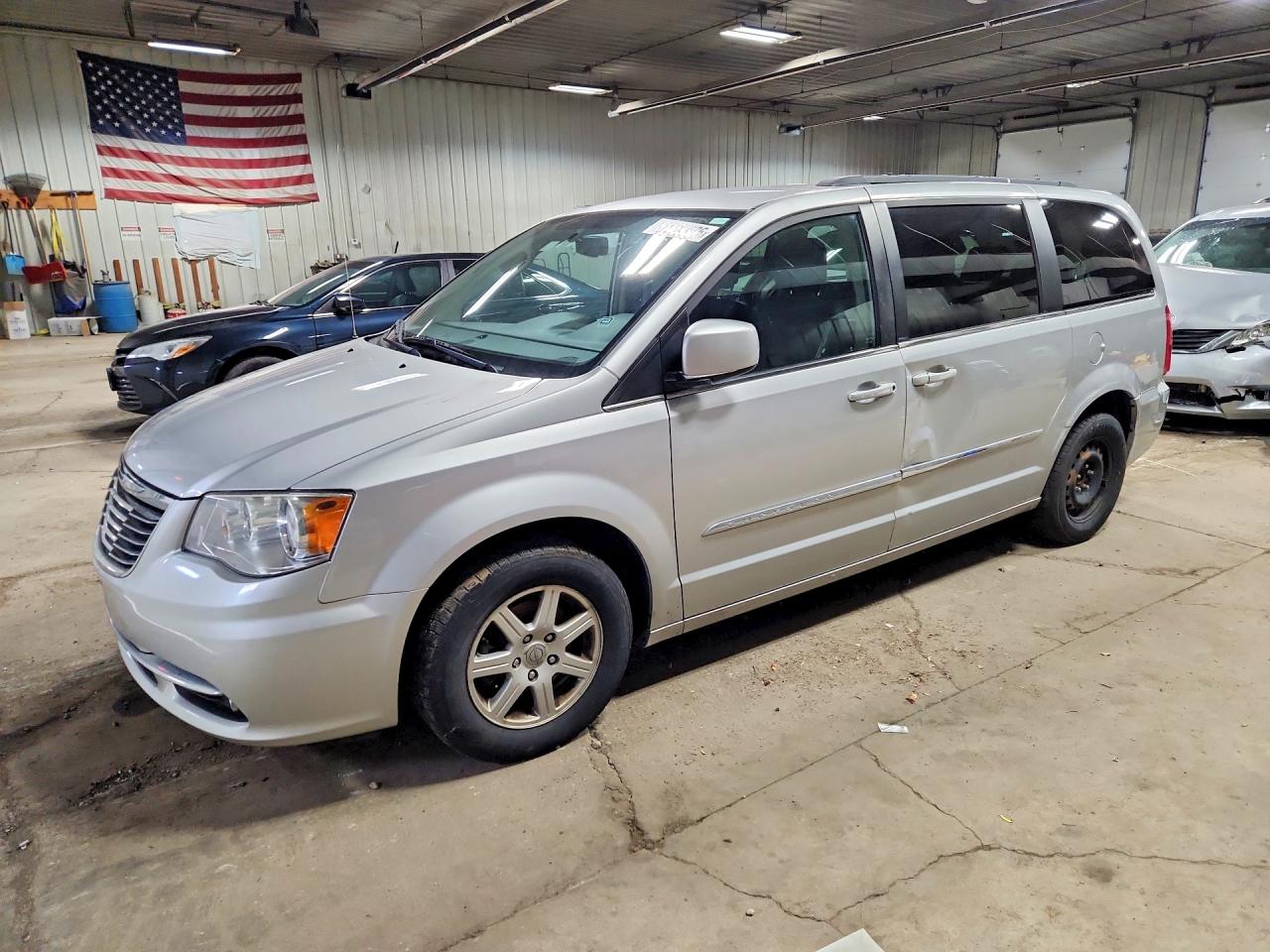 2012 Chrysler Minivan VIN 2C4RC1BG0CR170447 photo 1