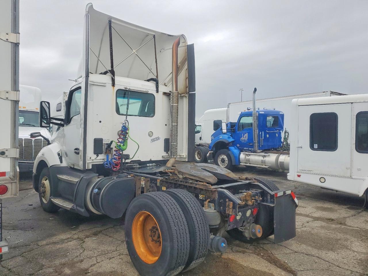 2016 KENWORTH All other VIN 1XKYA48X3GJ496574 photo 3
