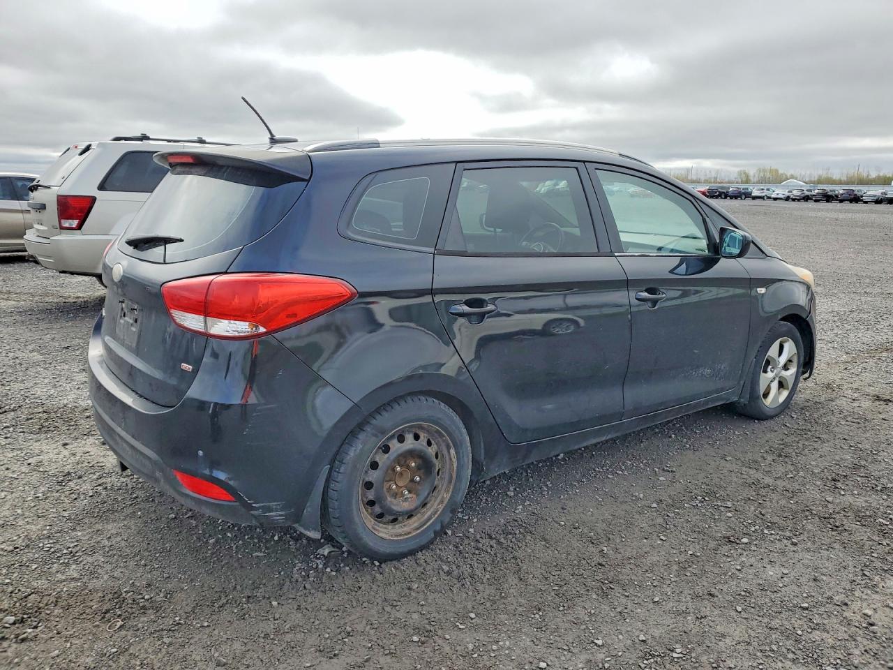 2014 Kia Rondo VIN KNAHT8A30E7059935 photo 3
