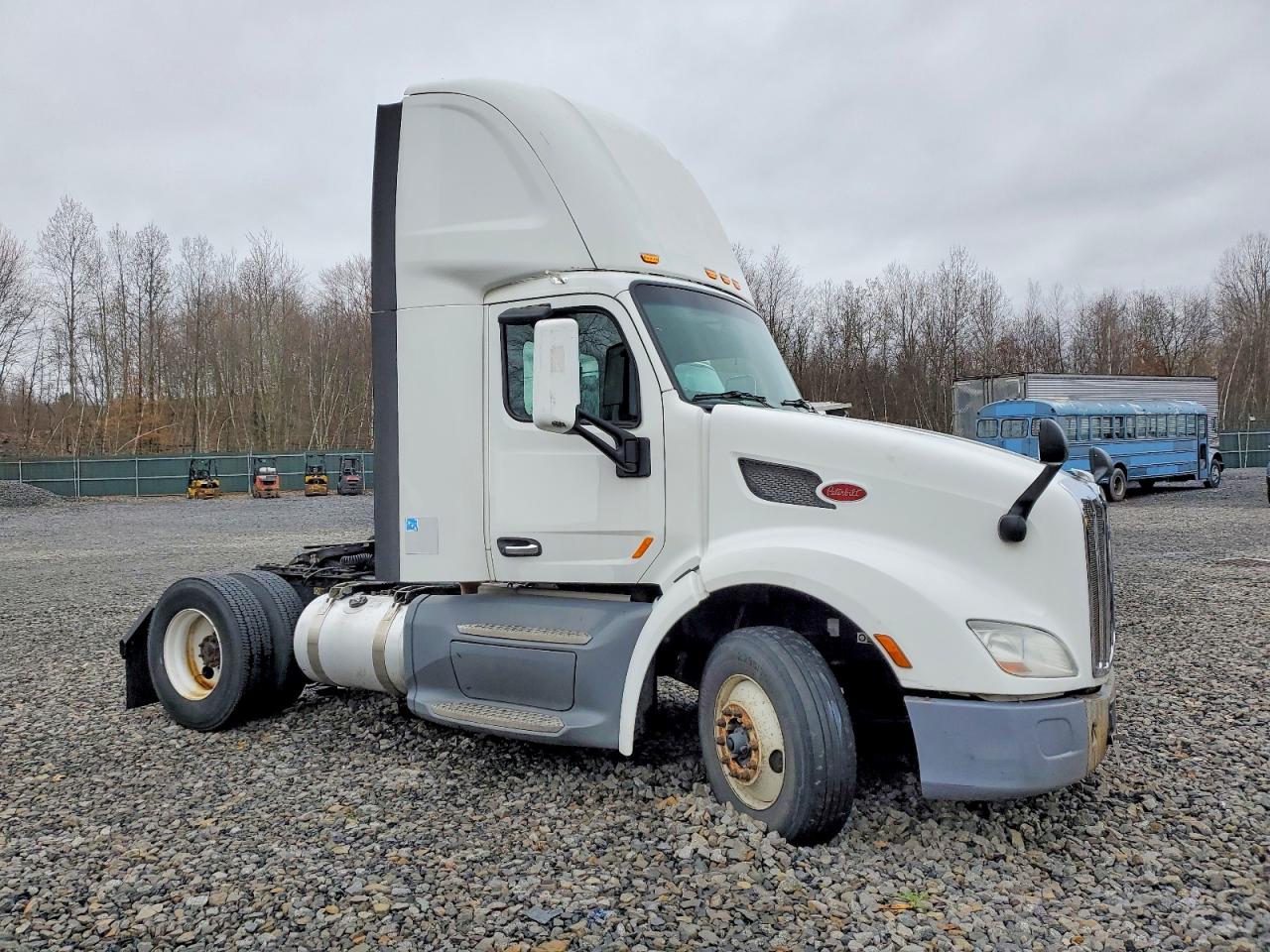2017 PETERBILT All models VIN 1XPBA48X4HD361734 photo 1