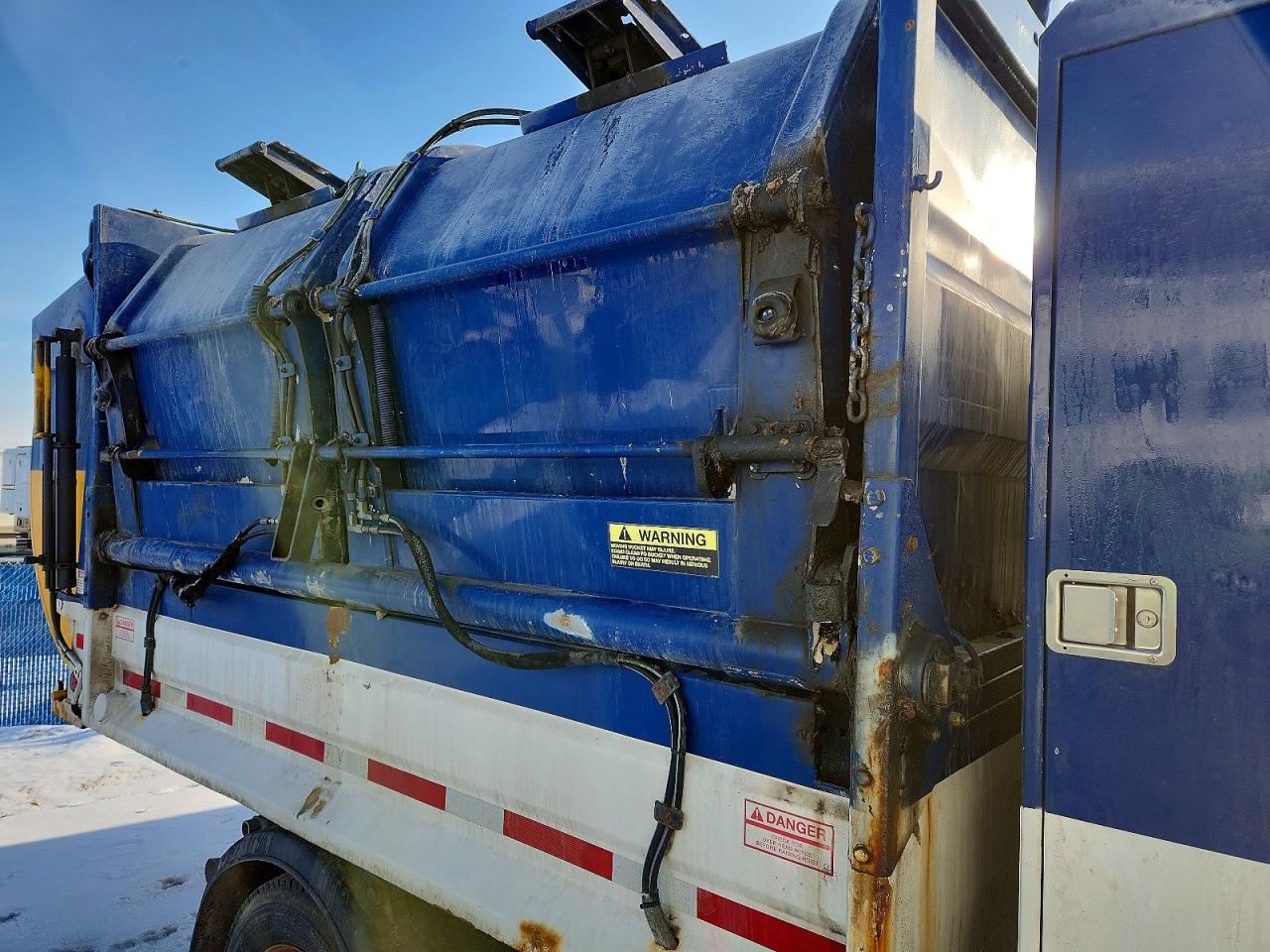 2011 Ford F550 VIN 1FDUF5HT5BEB50019 photo 10