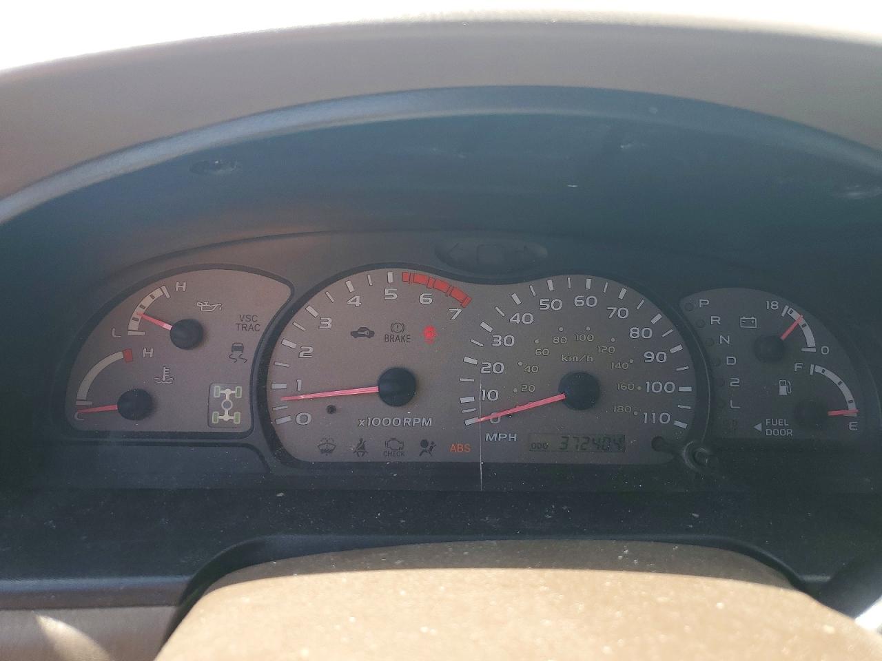2004 Toyota Sequoia VIN 5TDBT48A94S221135 photo 9