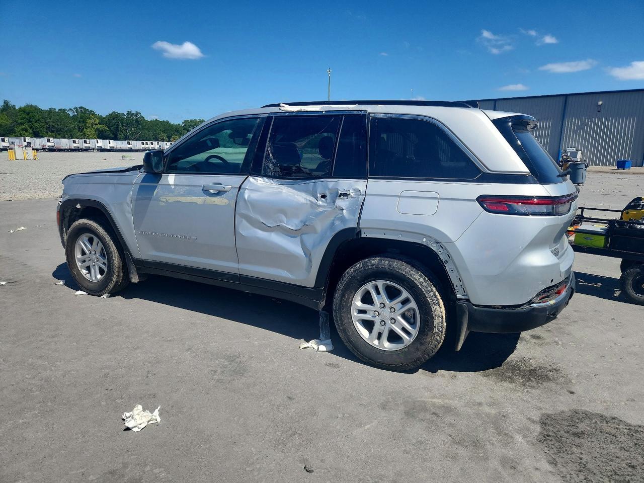2025 JEEP Cherokee VIN 1C4RJGAG1SC266041 photo 2