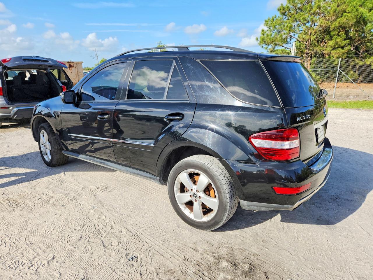 2009 Mercedes-Benz M-class VIN 4JGBB86E29A477066 photo 2