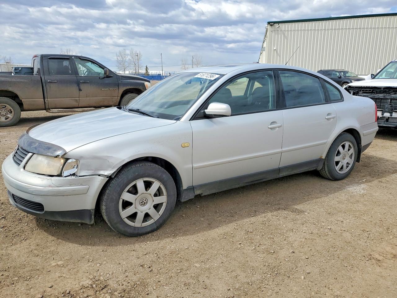 1999 Volkswagen Passat VIN WVWAD63B5XE321862 photo 1