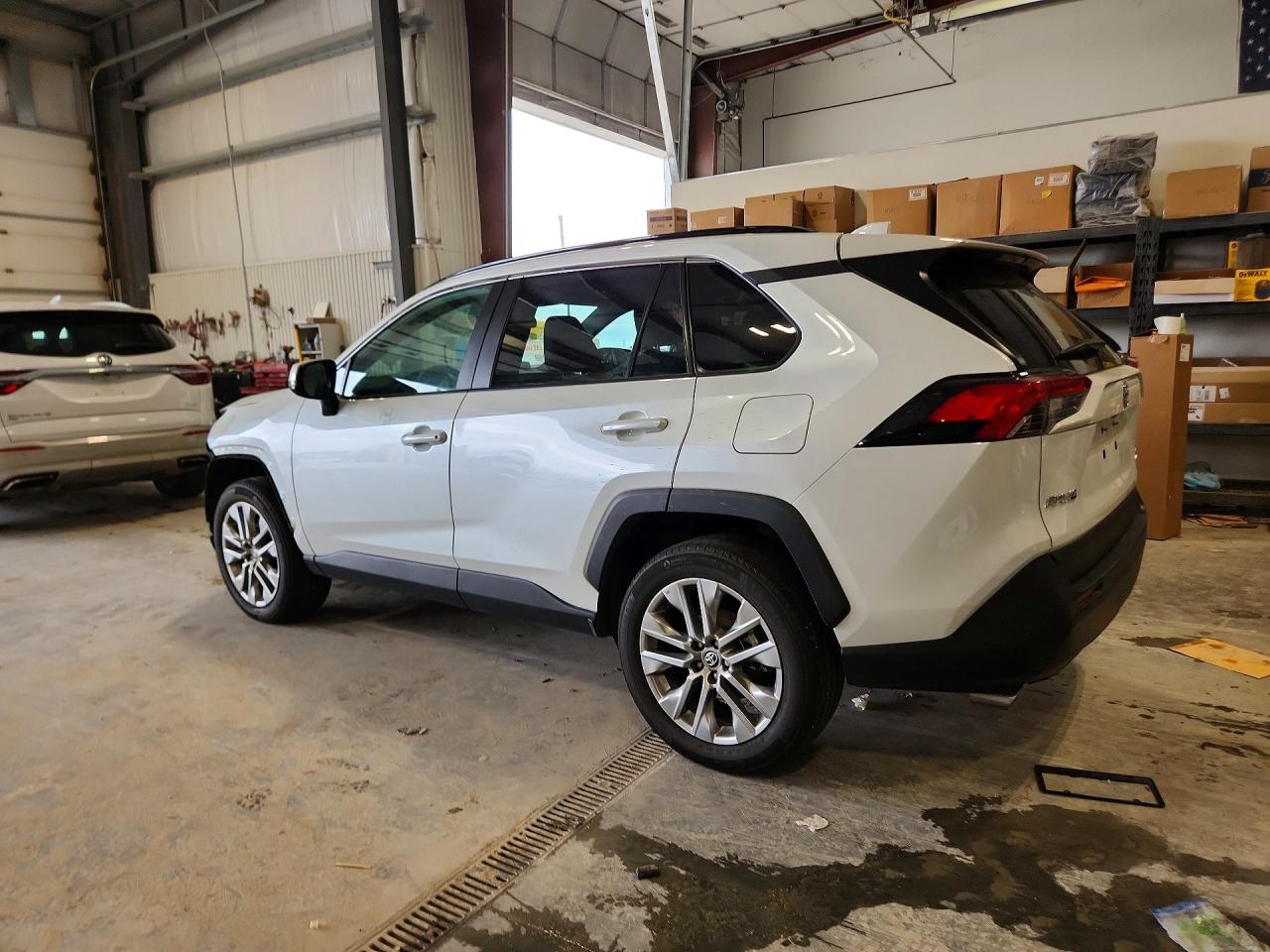 2024 Toyota Rav4 VIN 2T3A1RFV4RW480903 photo 2