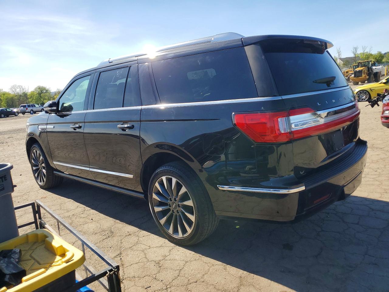 2021 Lincoln Navigator VIN 5LMJJ3LT2MEL17269 photo 2
