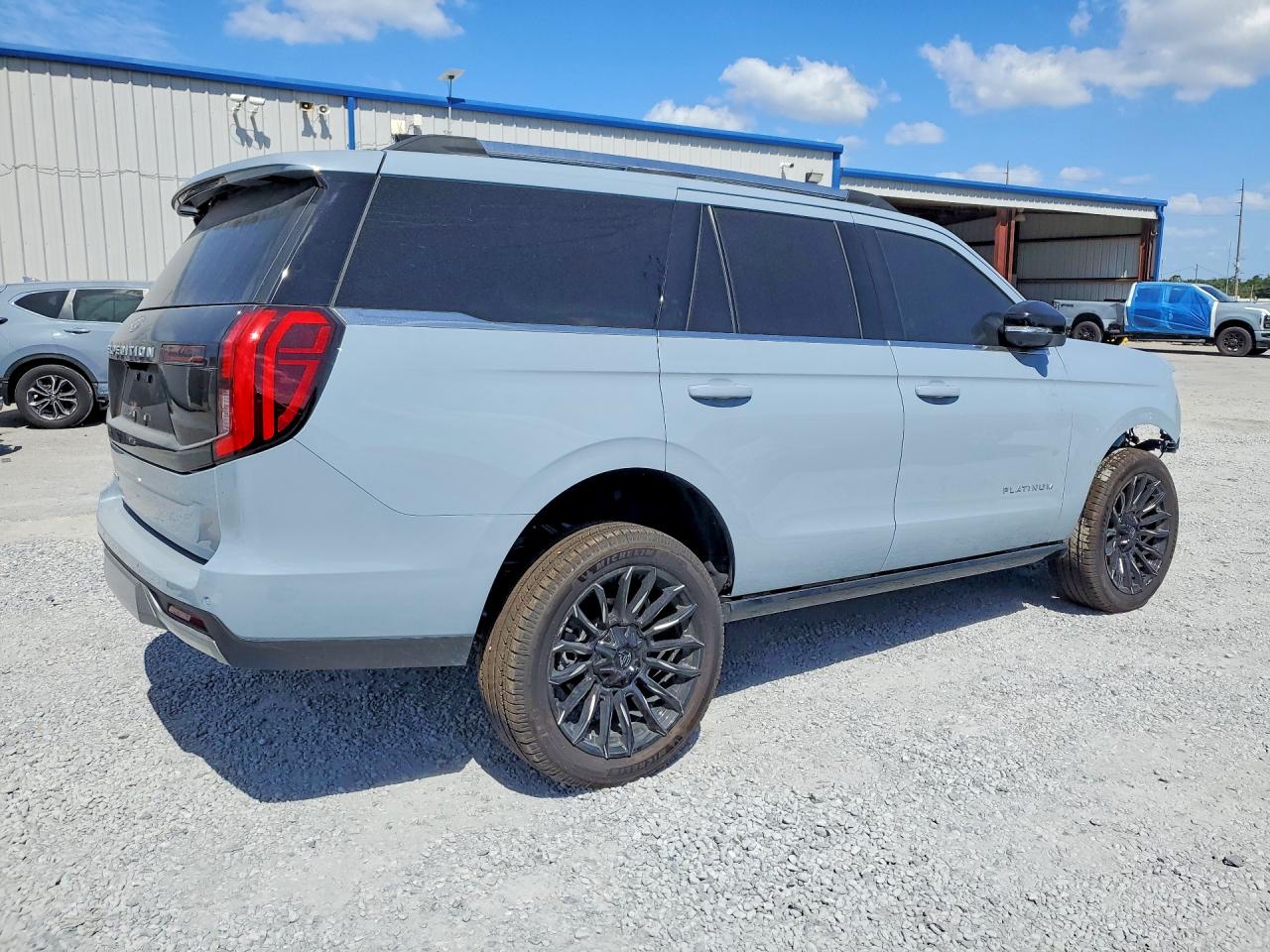 2025 Ford Expedition VIN 1FMJU1M89SEA73920 photo 3