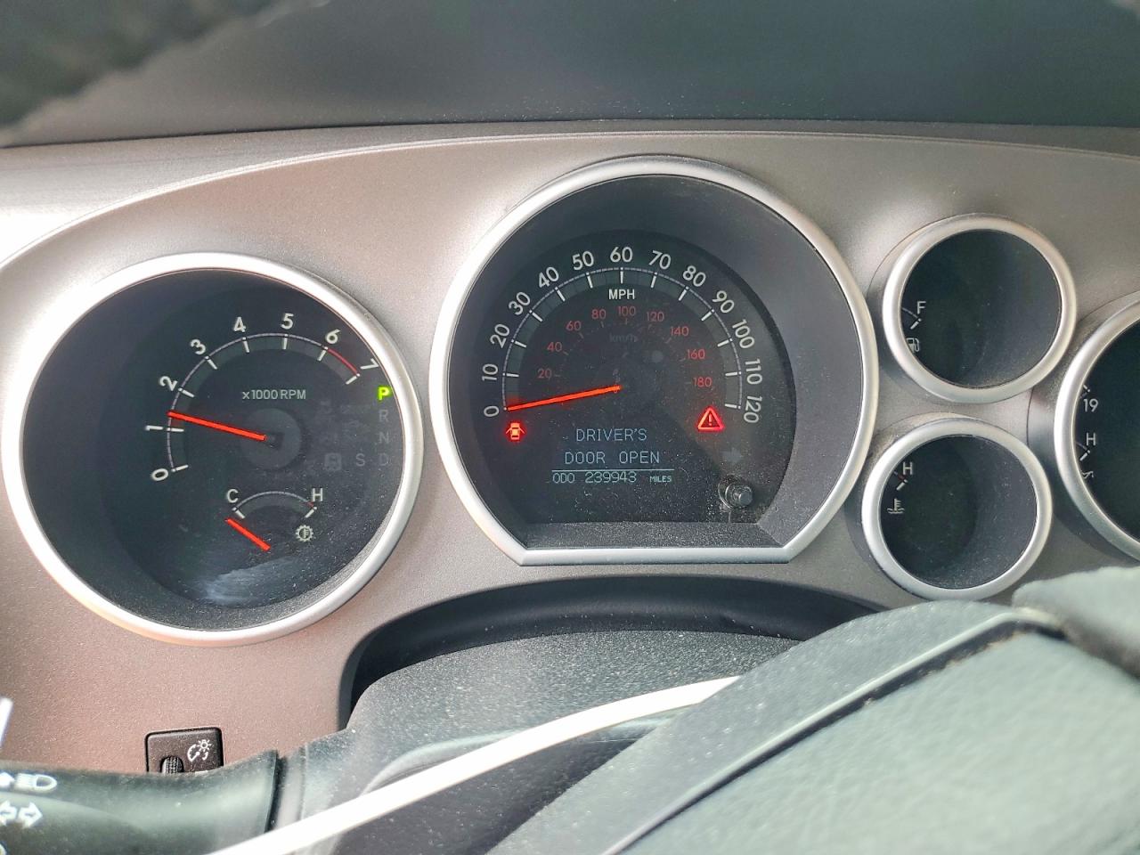 2014 Toyota Sequoia VIN 5TDJW5G11ES093243 photo 9