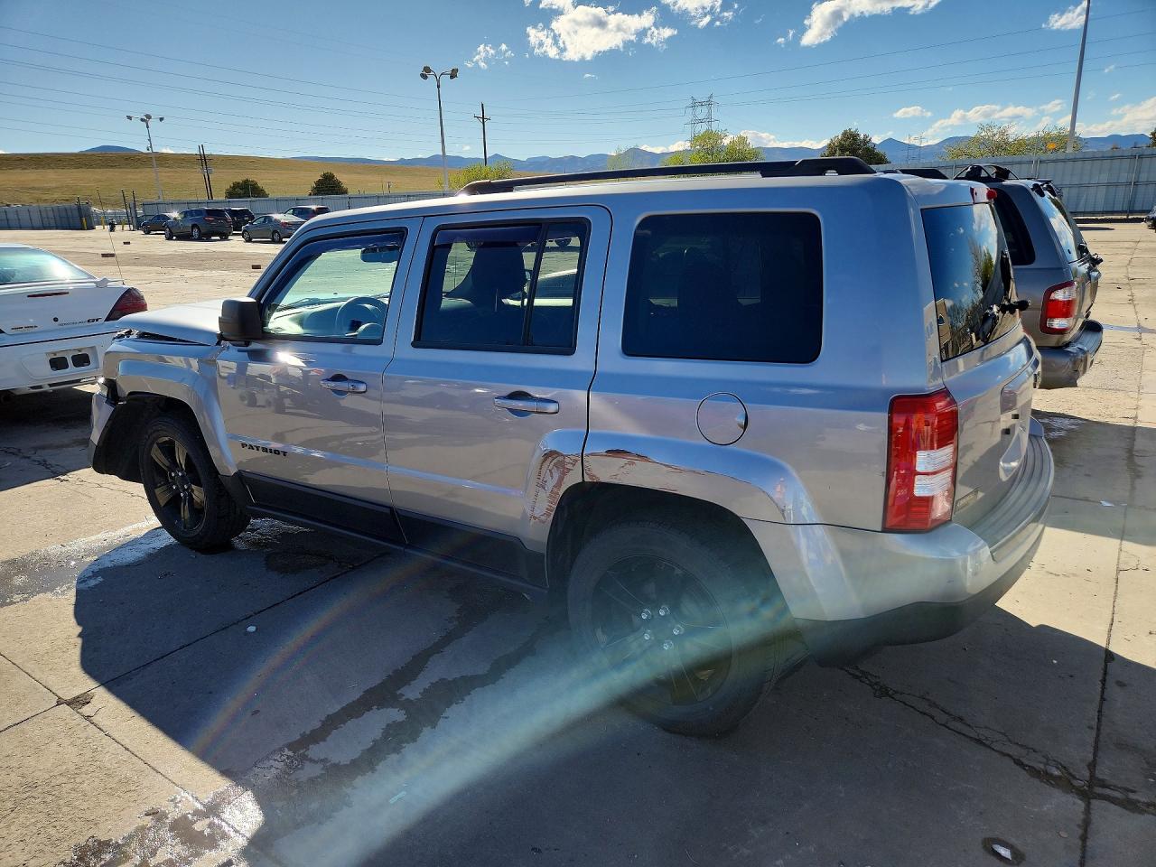2015 Jeep Patriot VIN 1C4NJPBA8FD296565 photo 2