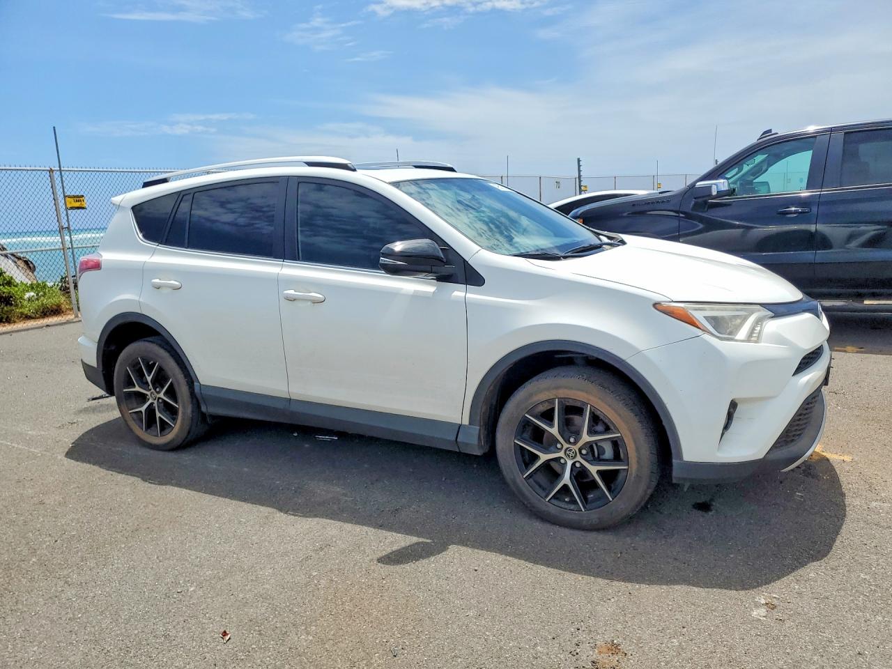 2016 Toyota Rav4 VIN JTMNFREV4GJ071770 photo 4