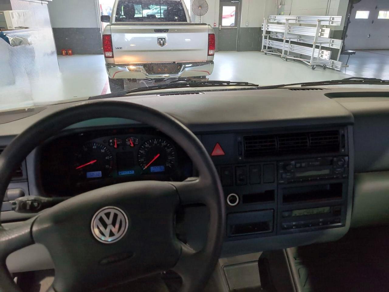 2002 Volkswagen Eurovan VIN WV2KB47042H065049 photo 11