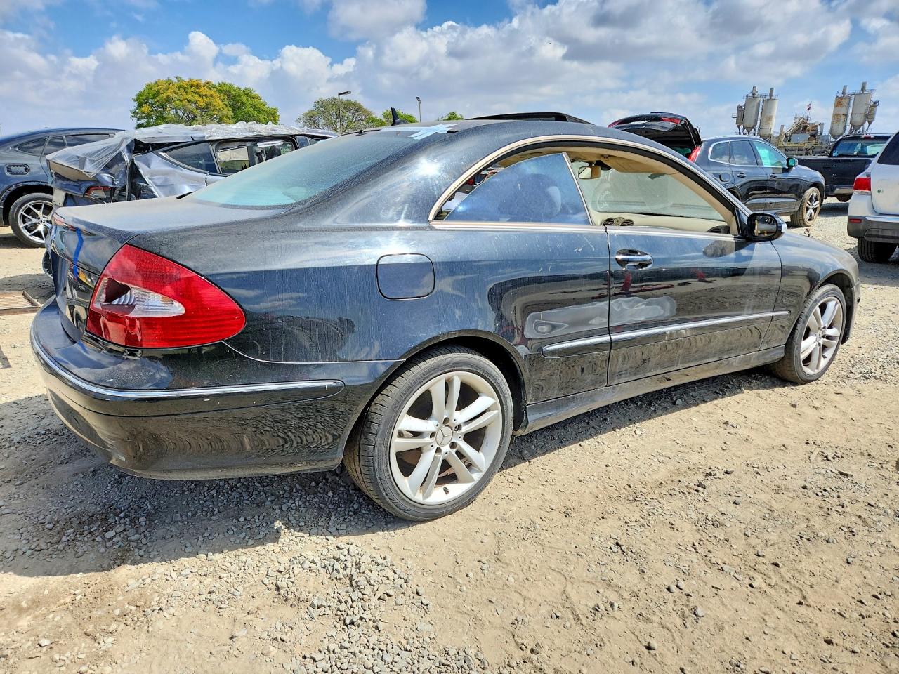 2007 Mercedes-Benz Clk-class VIN WDBTJ56H37F228570 photo 3