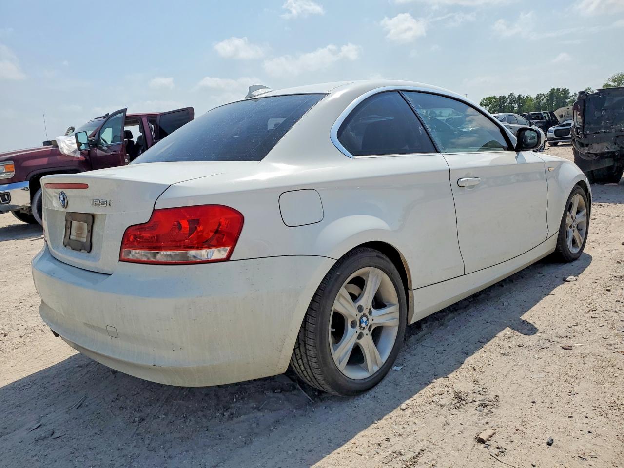 2013 BMW 1 series VIN WBAUP7C52DVP24162 photo 3