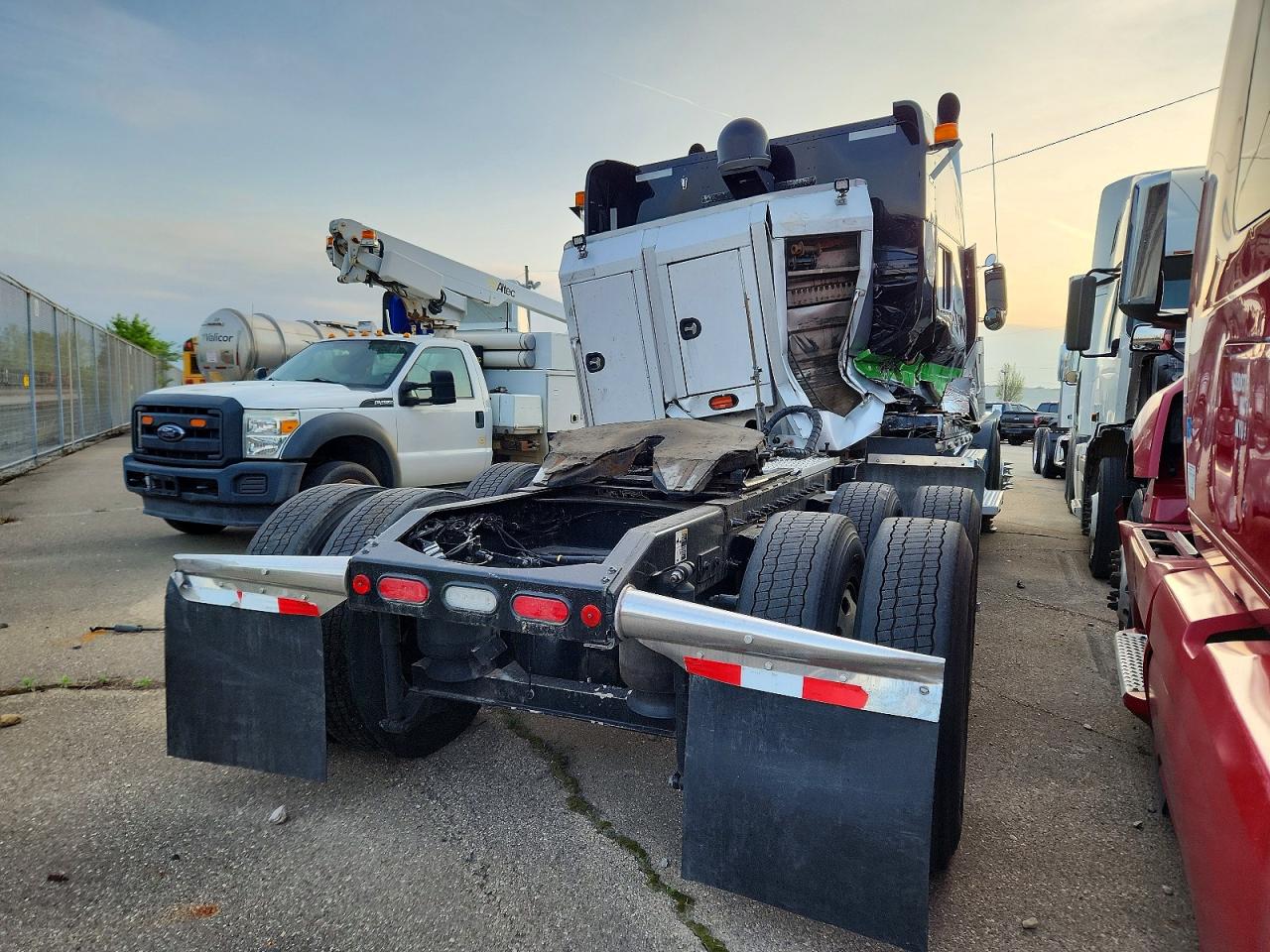 2020 PETERBILT All other VIN 1XPXD49X4LD648236 photo 4