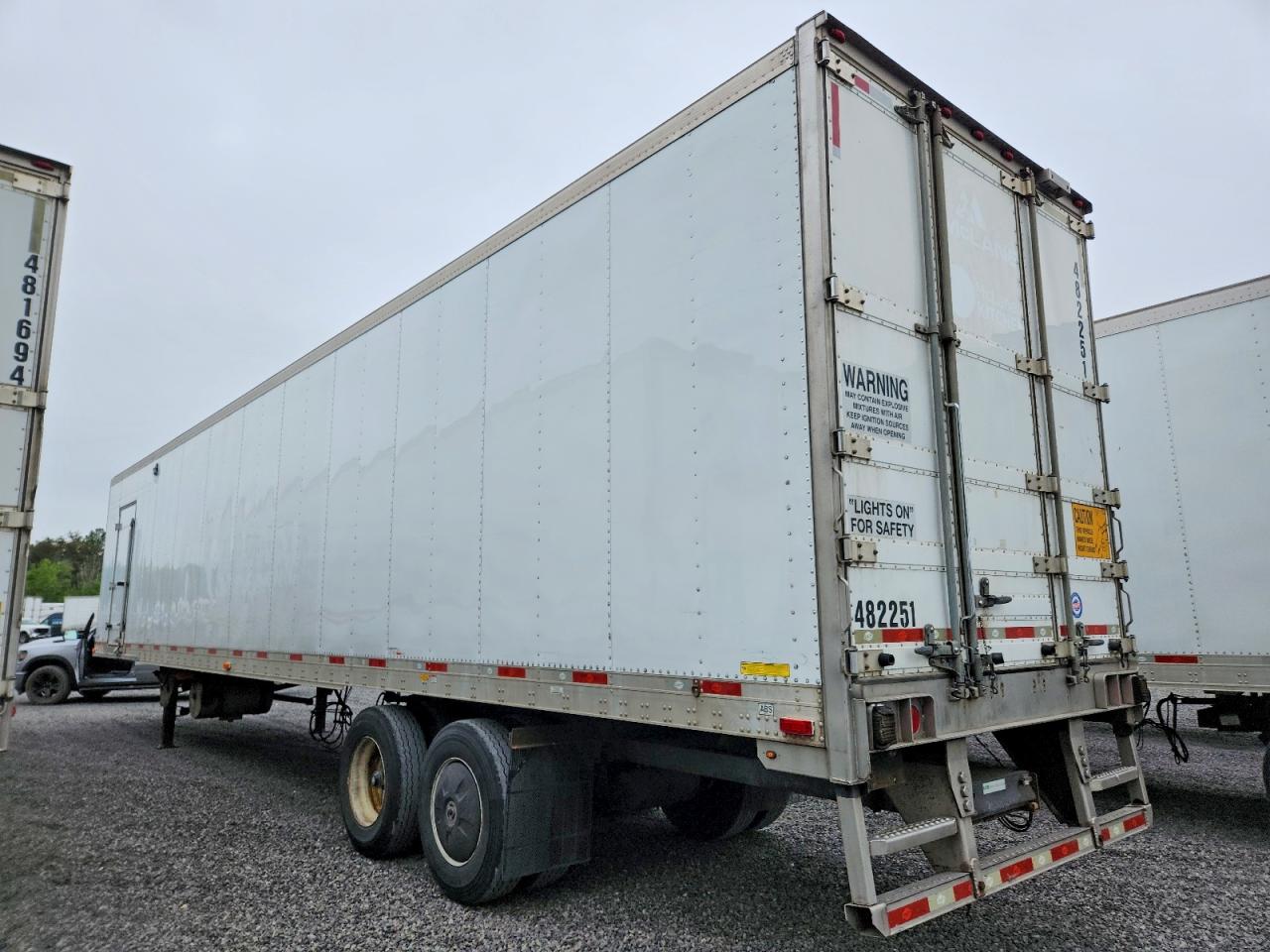 2015 UTILITY All models VIN 1UYVS2481FM408344 photo 3