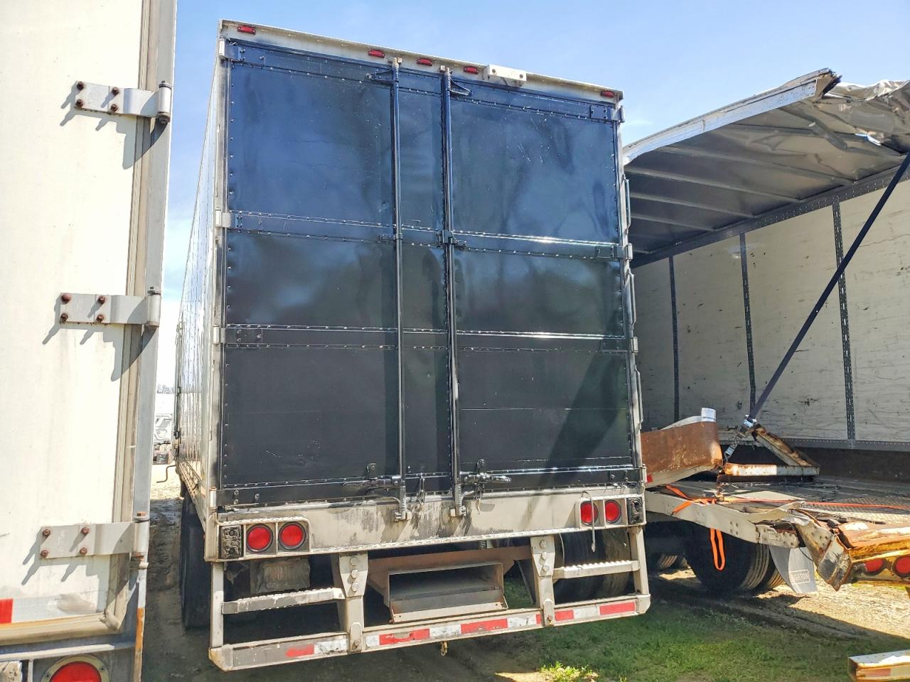 2016 UTILITY All models VIN 1UYVS2489GM426205 photo 3