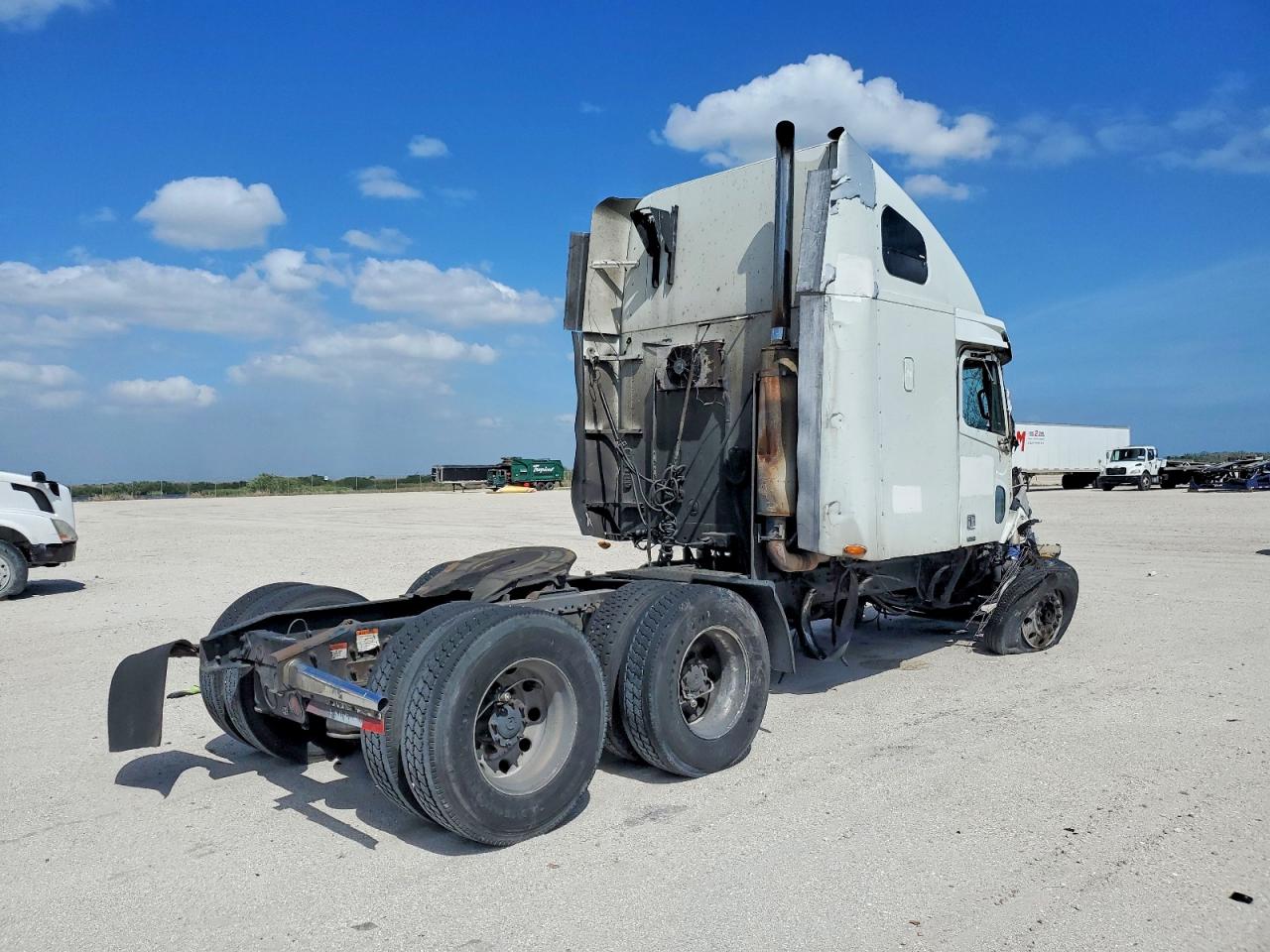 2004 FREIGHTLINER Conventional VIN 1FUJA6CG24LM38223 photo 4