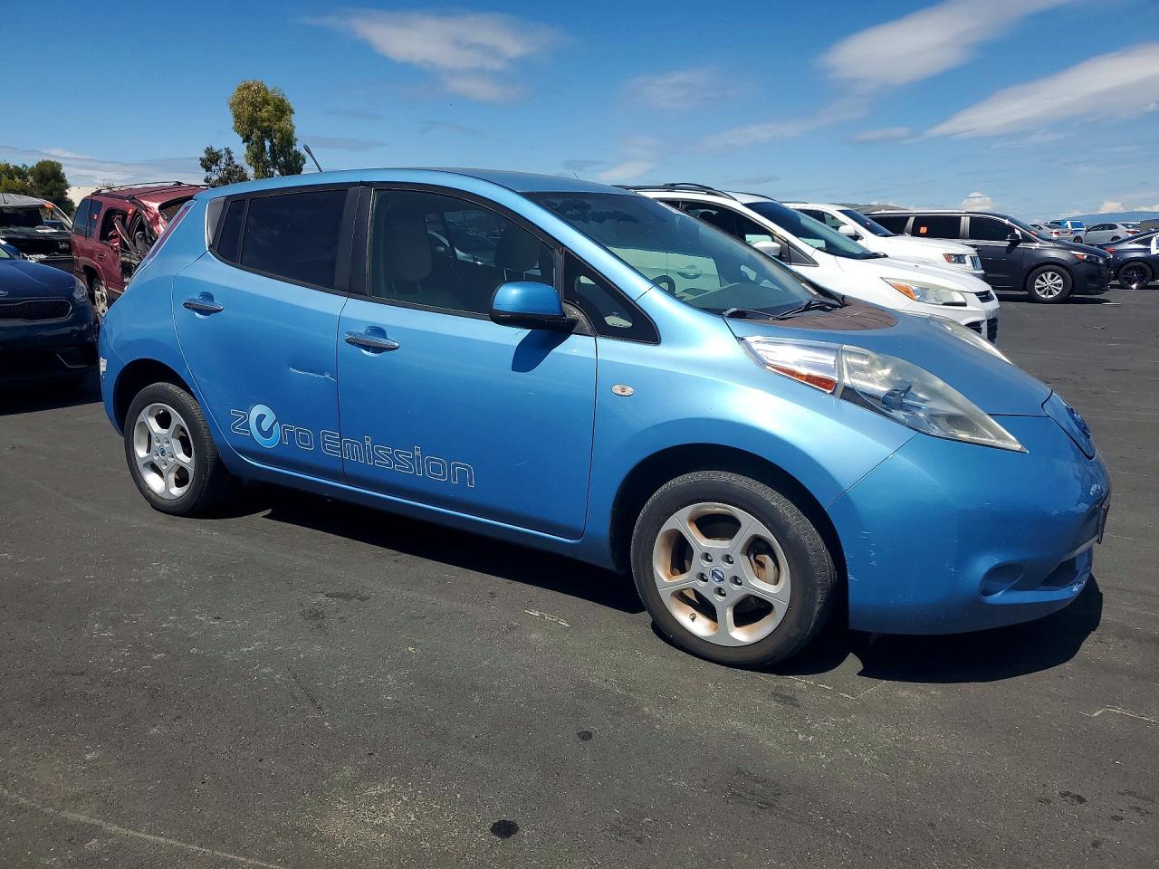 2011 NISS Leaf VIN JN1AZ0CP1BT008762 photo 4