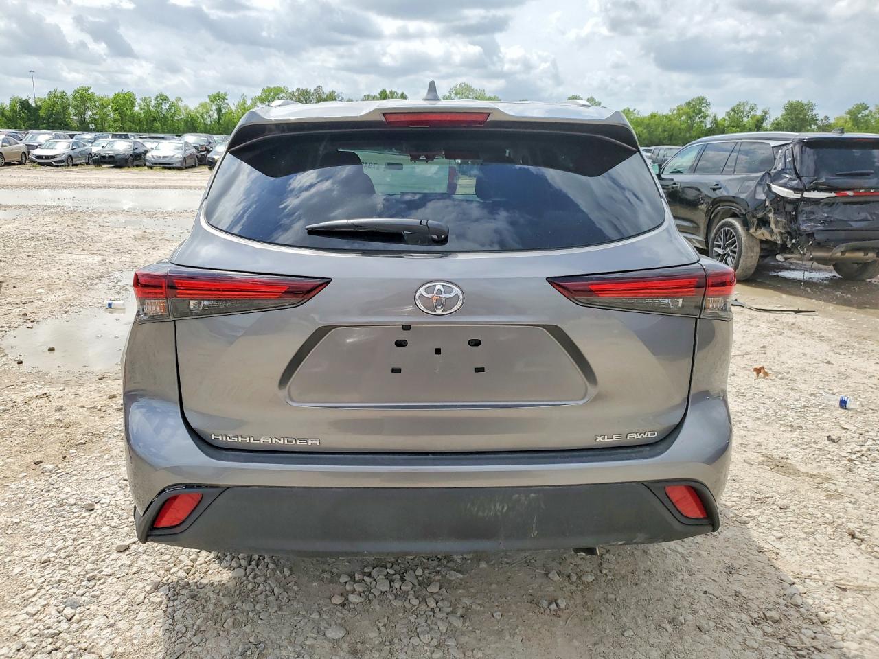 2026 Toyota Highlander VIN 5TDKDRBH6TS598522 photo 6