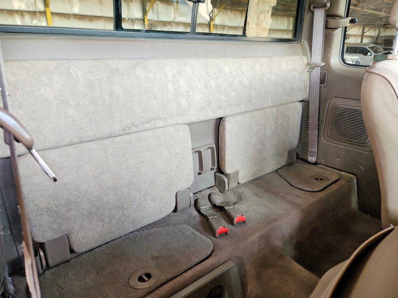 2000 Toyota Tacoma VIN 4TAWN72NXYZ622542 photo 10