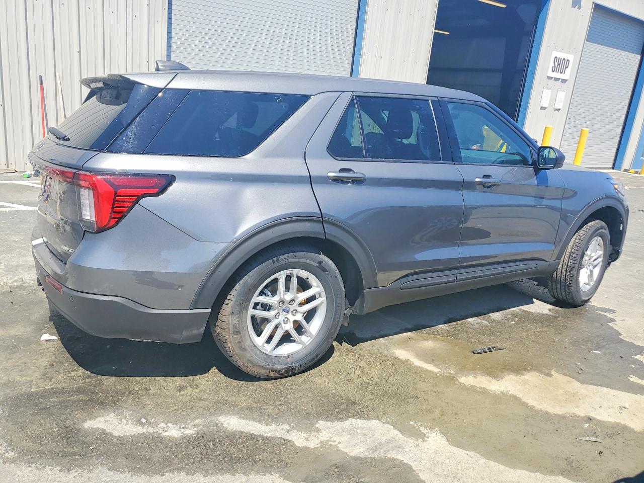 2026 FORD Explorer VIN 1FMUK8DH2TGB23512 photo 3