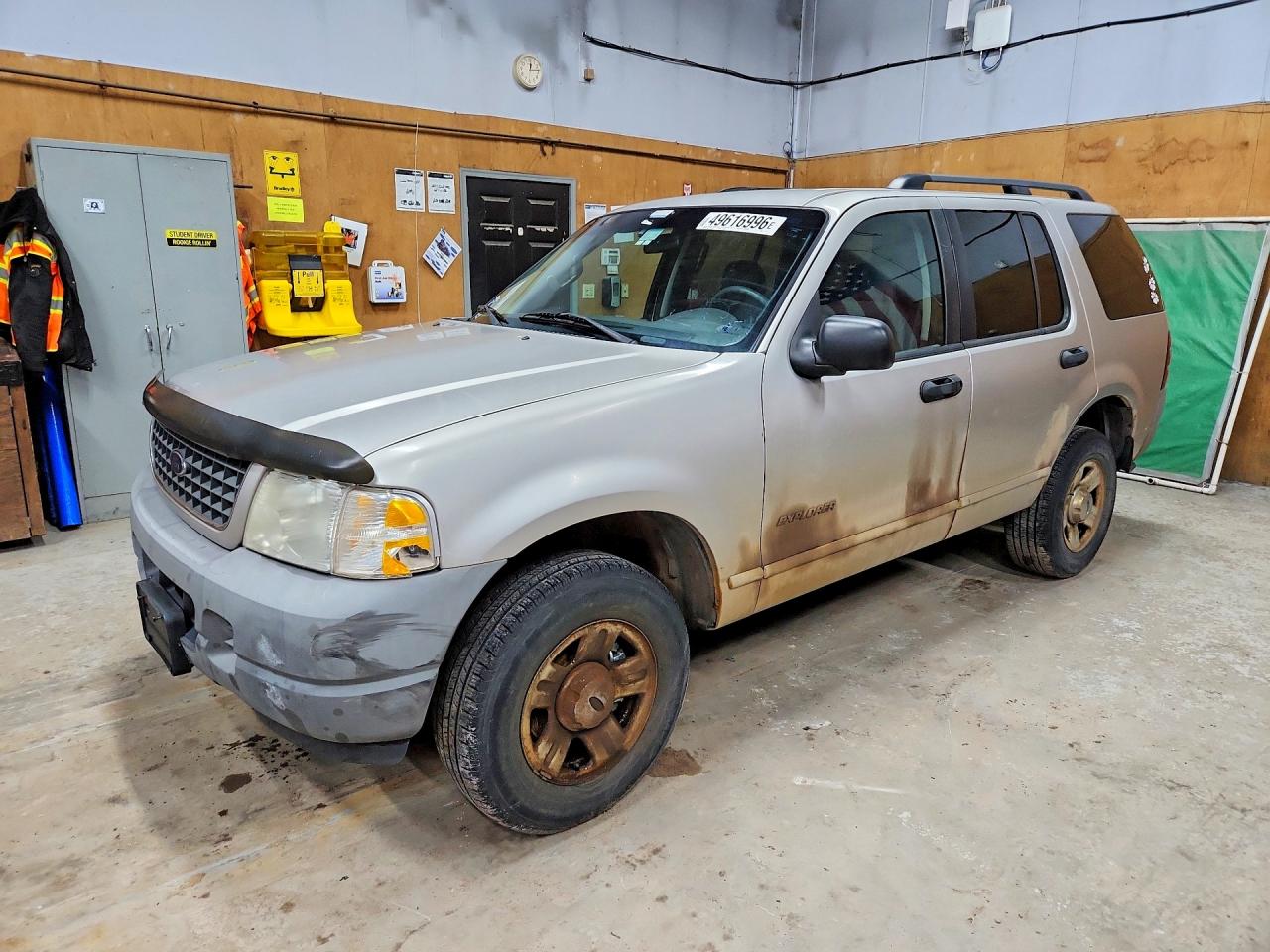 2002 Ford Explorer VIN 1FMZU72K82UD10648 photo 1
