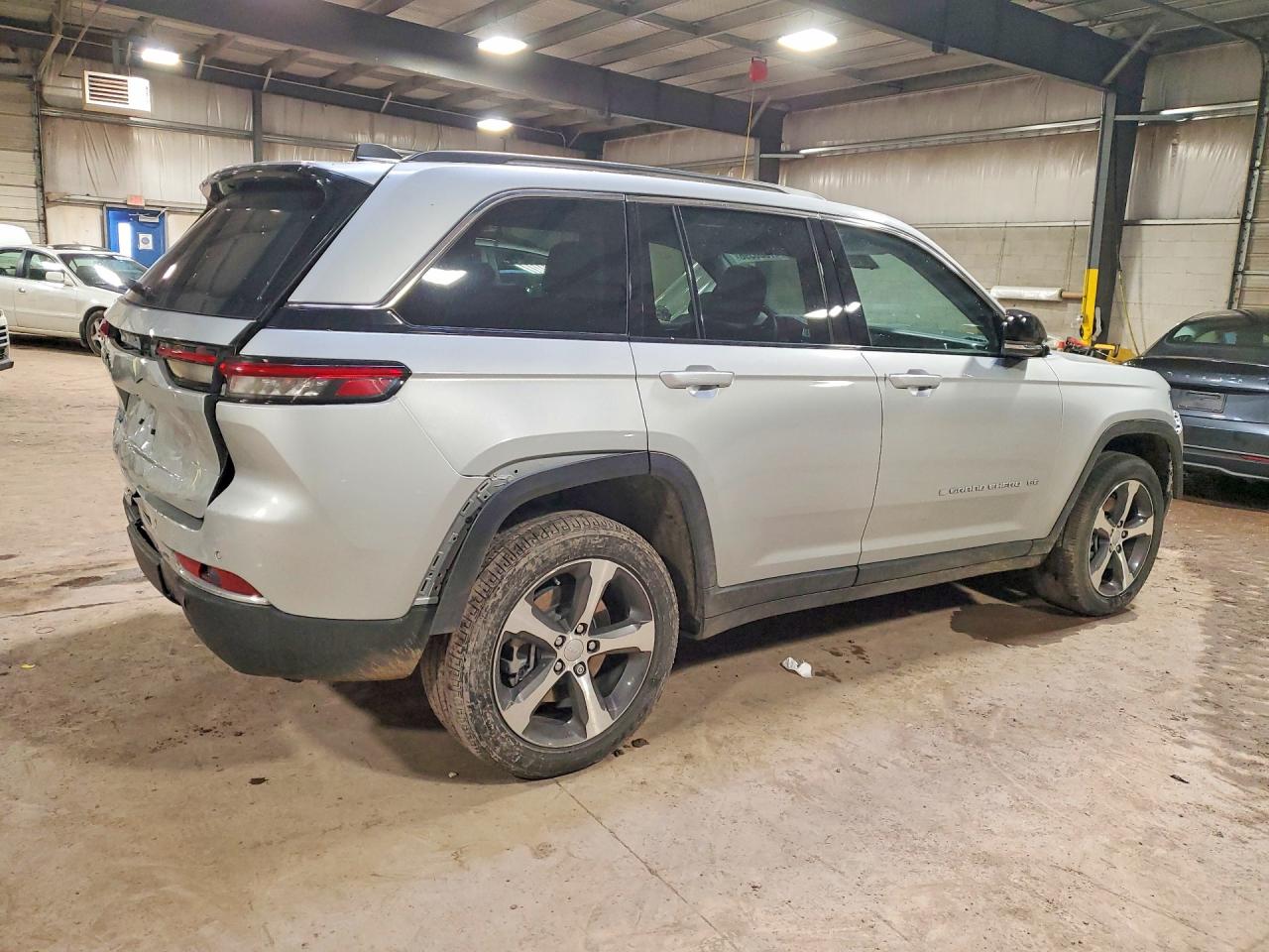 2023 Cherokee VIN 1C4RJYB67PC595877 photo 3