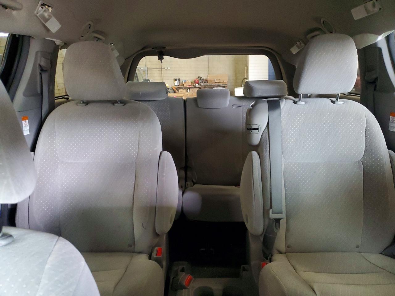 2019 Toyota Sienna VIN 5TDKZ3DC6KS983898 photo 10