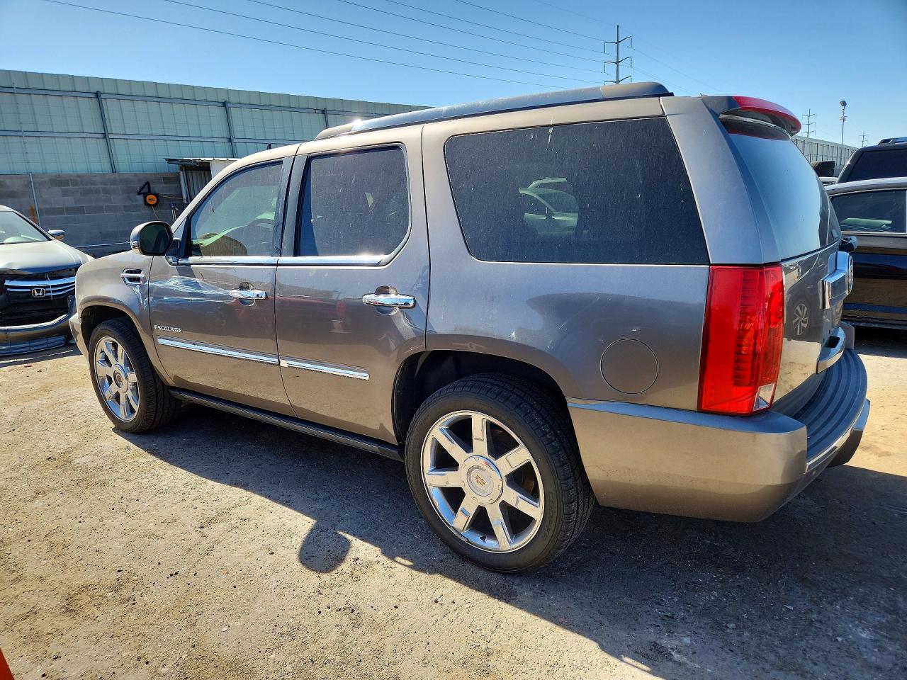 2013 Cadillac Escalade VIN 1GYS4BEF0DR379163 photo 2